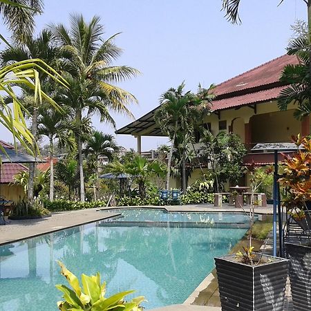 Aries Biru Resort Cisarua Luaran gambar