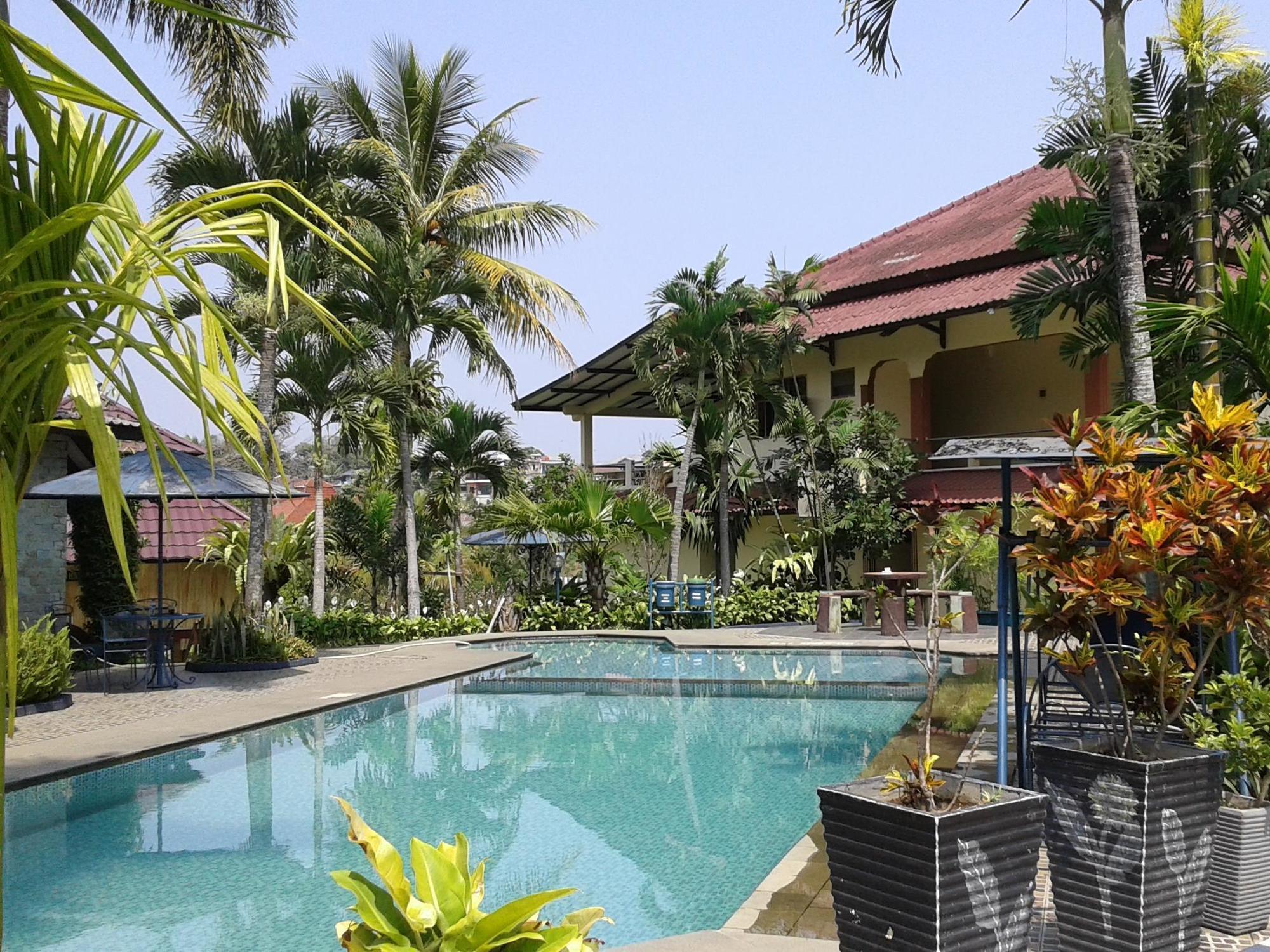Aries Biru Resort Cisarua Luaran gambar